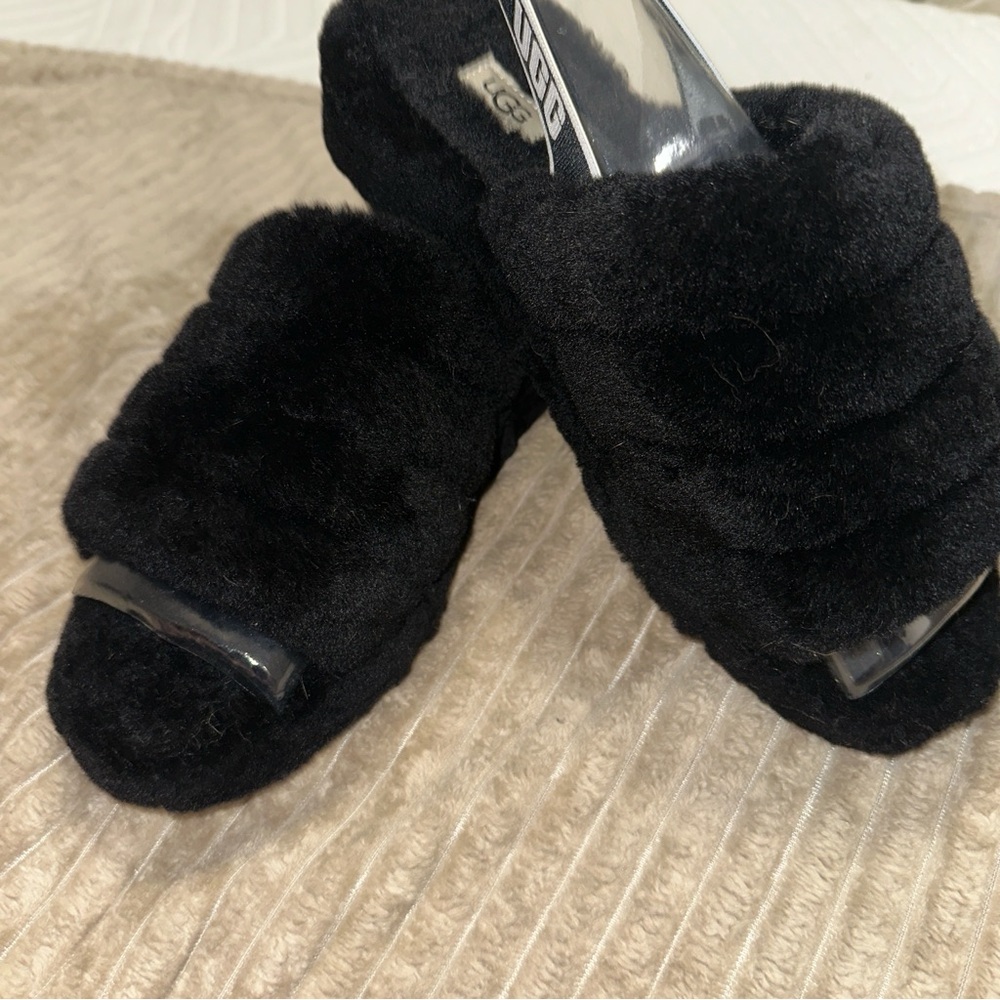 BRAND NEW UGG Women's Plush Black Slippers